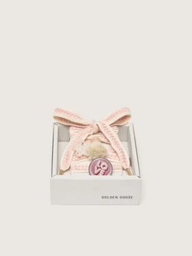 Cordones «Pieles» en beige claro con trenzado rosa, broche y apliques