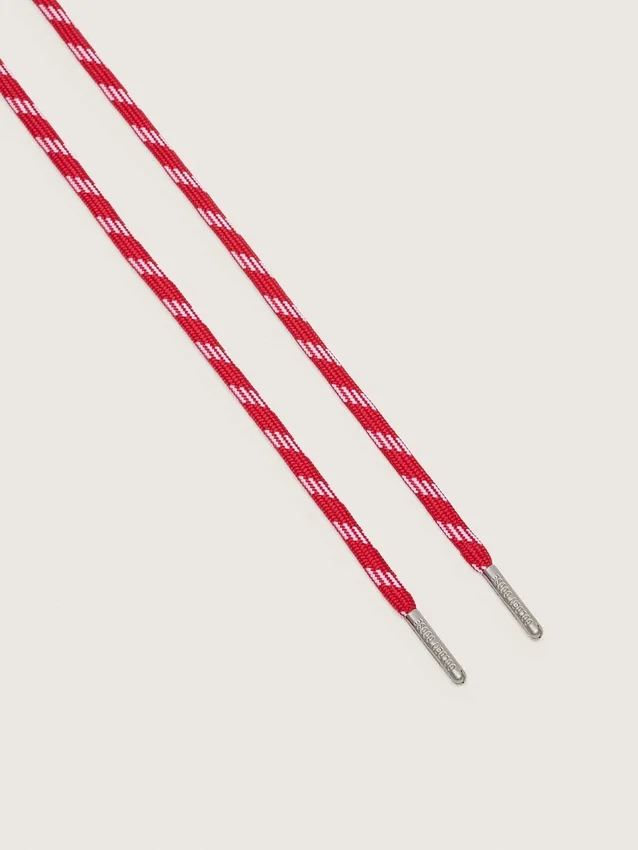 Cordones rojos para tenis de senderismo con detalles blancos