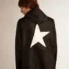 Cortavientos para hombre con logotipo y estrella blancos en contraste