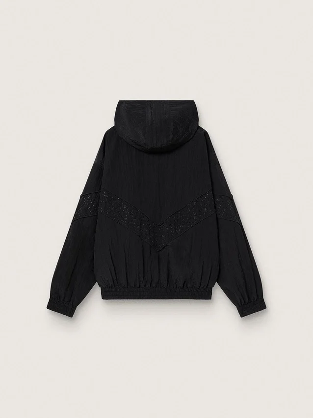 Cortavientos para mujer de nylon negro con cristales tono sobre tono