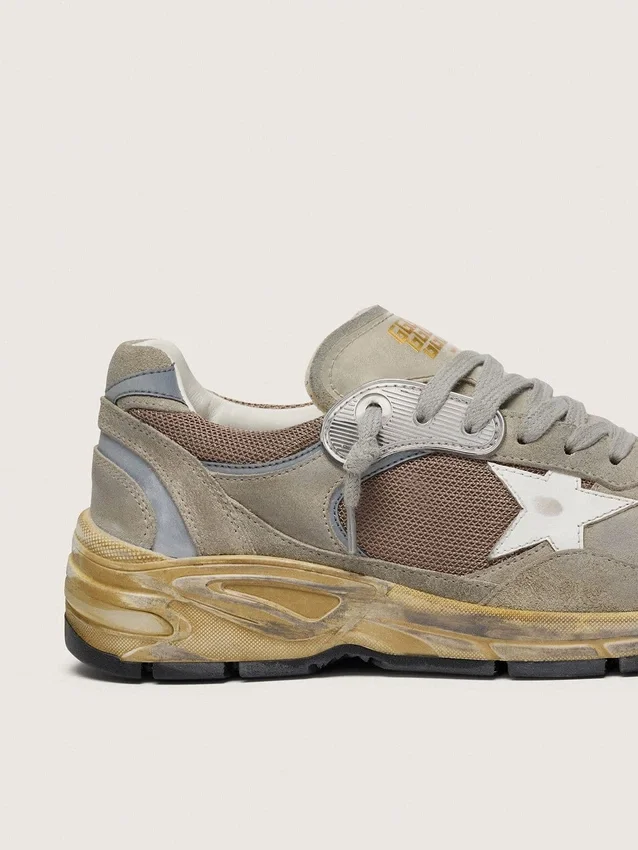 Dad-Star para hombre en gamuza gris paloma y malla plateada con estrella de cuero blanco y lengüeta de talón de gamuza