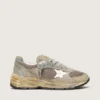 Dad-Star para mujer en gamuza gris paloma y malla plateada con estrella de cuero blanco y lengüeta de gamuza en el talón