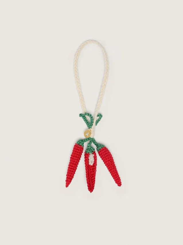 Dije de chile en crochet de algodón con cadena de crochet blanca
