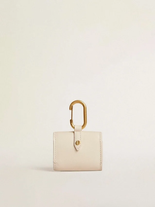 Estuche para AirPods en blanco desgastado