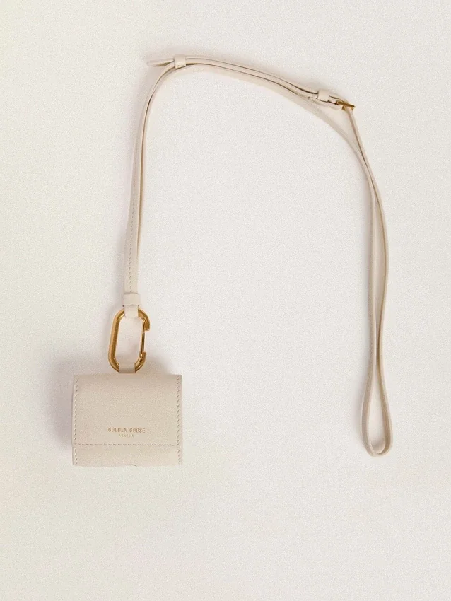 Estuche para AirPods en blanco desgastado