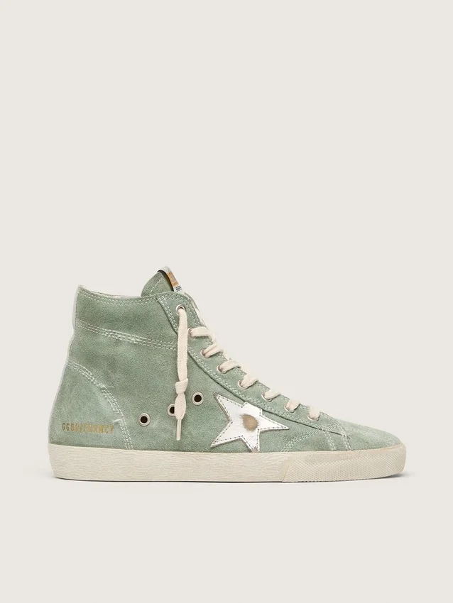 Francy en gamuza verde con estrella de cuero metalizado plateado