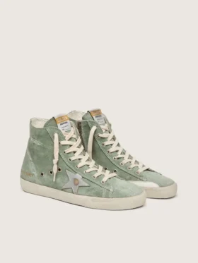 Francy en gamuza verde con estrella de cuero metalizado plateado