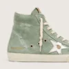 Francy en gamuza verde con estrella de cuero metalizado plateado