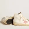 Francy en napa color crema con estrella de cuero con estampado de cocodrilo rosa