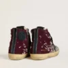 Francy LAB para mujer en gamuza color burdeos con estrella de cuero negro brillante y pedrería
