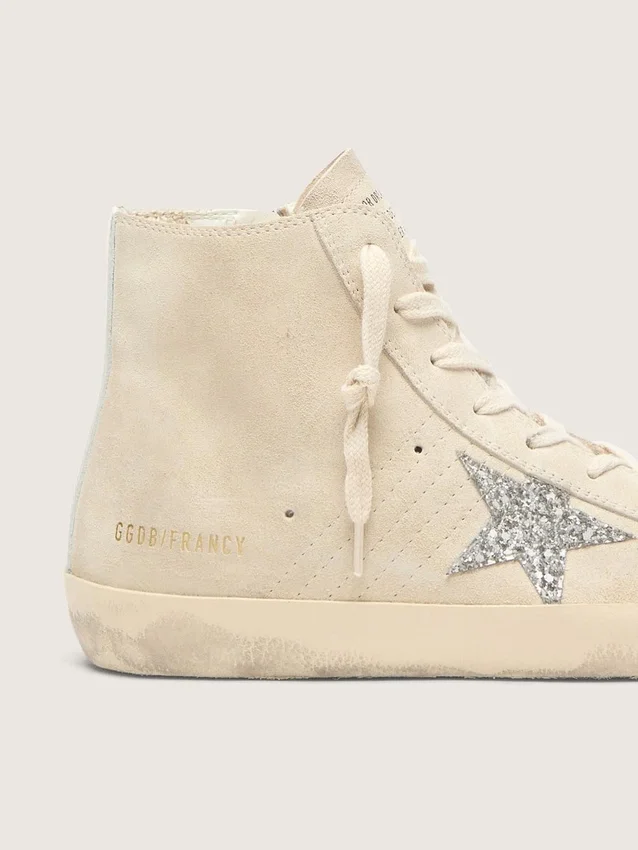 Francy para mujer en gamuza beige con estrella plateada brillante