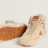Francy para mujer en piel de oveja beige con estrella de cuero marrón