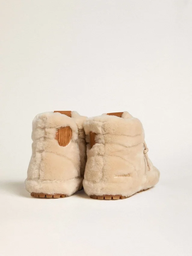 Francy para mujer en piel de oveja beige con estrella de cuero marrón