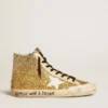 Francy Penstar en brillo dorado con estrella de cuero blanco