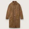 Gabardina unisex en sarga encerada marrón con detalles de cuero