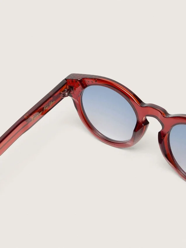 Gafas de sol Cameron Panthos con montura color miel, piedras preciosas y lentes azules
