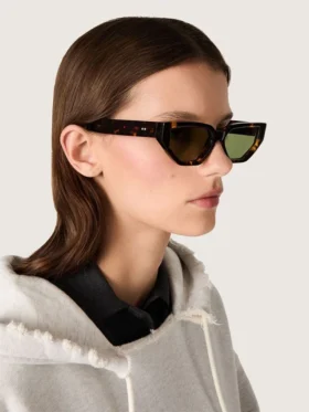 Gafas de sol de estilo rectangular con marco color marrón habana