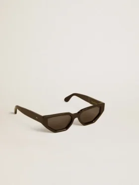 Gafas de sol de estilo rectangular con marco y lentes negros