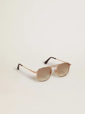 Gafas de sol estilo aviador con marco dorado y lentes beige