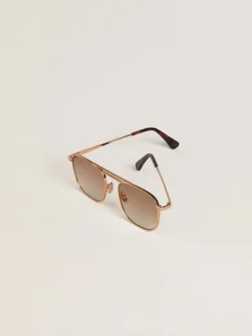 Gafas de sol estilo aviador con marco dorado y lentes beige