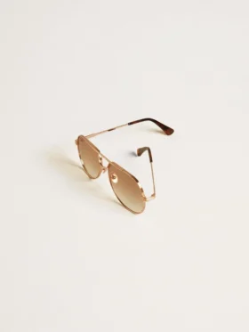 Gafas de sol estilo aviador con marco en oro rosa y lentes color miel