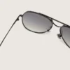 Gafas de sol estilo aviador con montura color metal y lentes grises