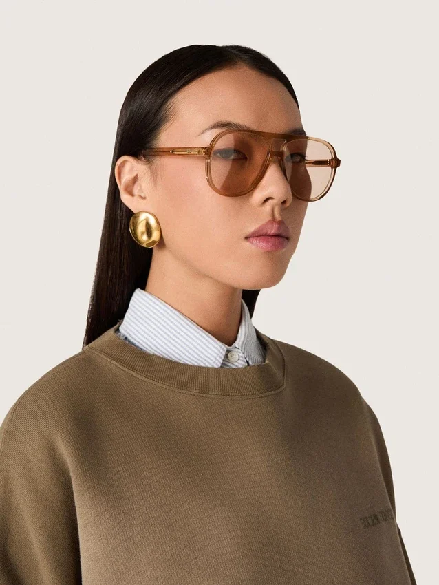 Gafas de sol estilo aviador con montura y lentes color miel