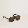 Gafas de sol estilo aviador con montura y lentes negras