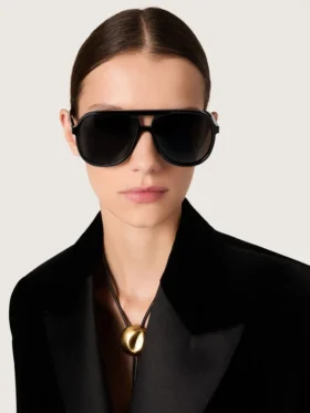 Gafas de sol estilo aviador con montura y lentes negras