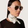 Gafas de sol tipo aviador Charlie con montura blanco perla y lentes doradas