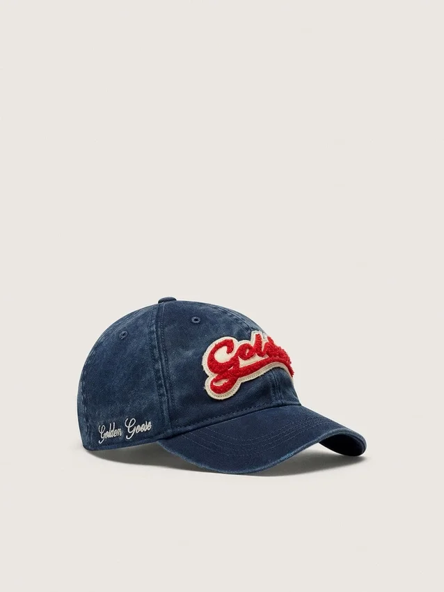 Gorra de béisbol azul denim con parche «Golden» de felpa roja y blanca
