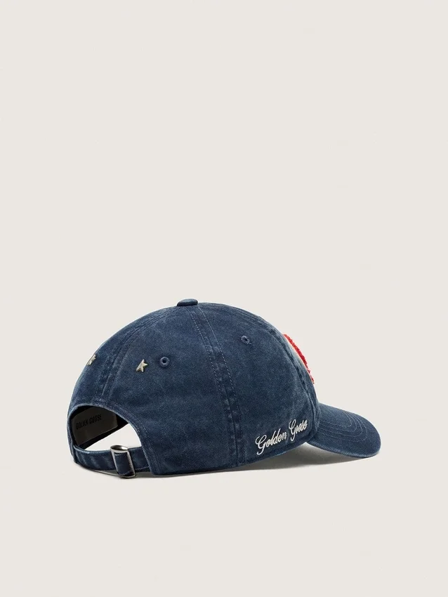 Gorra de béisbol azul denim con parche «Golden» de felpa roja y blanca