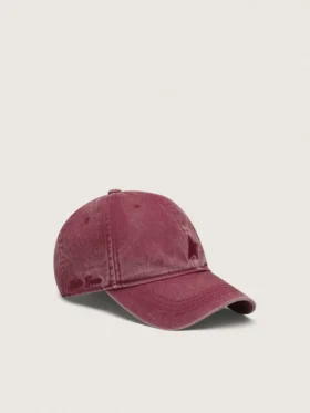 Gorra de béisbol color burdeos con estrella bordada tono sobre tono