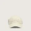Gorra de béisbol color crema con parche «dorado» tono sobre tono y un pin de estrella verde