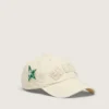 Gorra de béisbol color crema con parche «dorado» tono sobre tono y un pin de estrella verde