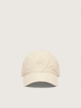 Gorra de béisbol color crudo con estrella bordada tono sobre tono