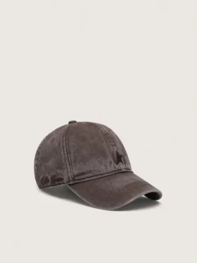 Gorra de béisbol marrón oscuro con estrella bordada tono sobre tono