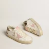 Hi Star en cuero blanco con estrella de gamuza rosa y lengüeta del talón con purpurina rosa