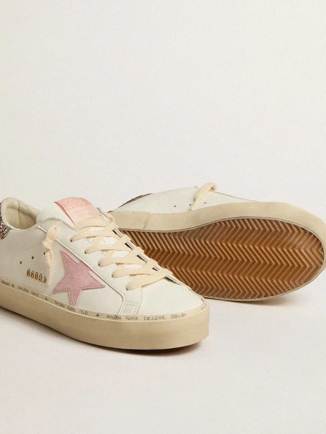 Hi Star en cuero blanco con estrella de gamuza rosa y lengüeta del talón con purpurina rosa