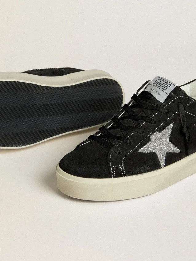 Hi Star para mujer en gamuza negra con estrella de cristales Swarovski plateados