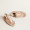 Hi Star para mujer en gamuza rosa con estrella color crema y lengüeta del talón de cuero plateado