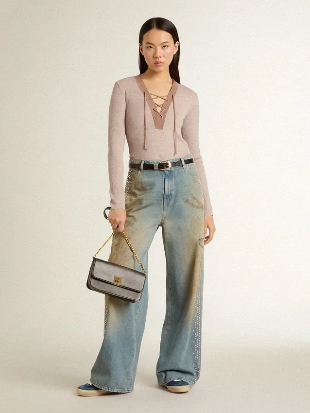 Jeans de estilo boyfriend para mujer con lavado arena de efecto desgastado y tachuelas