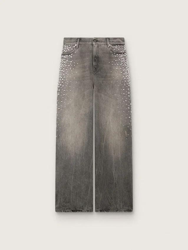 Jeans estilo boyfriend para mujer en denim gris con tachuelas plateadas con efecto degradado