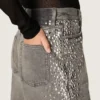 Jeans estilo boyfriend para mujer en denim gris con tachuelas plateadas con efecto degradado