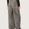 Jeans estilo boyfriend para mujer en denim gris con tachuelas plateadas con efecto degradado