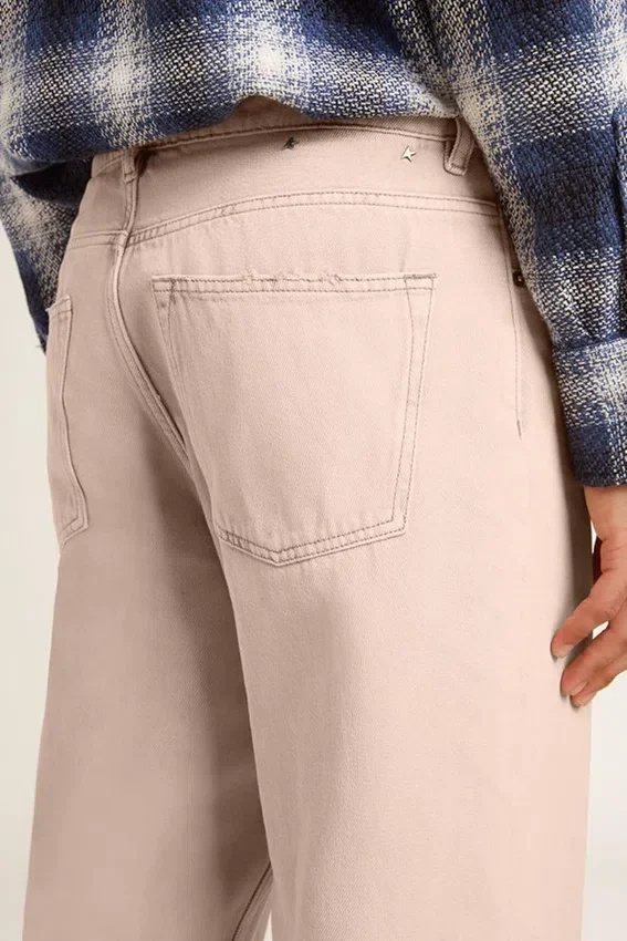 Jeans para hombre teñidos de rosa