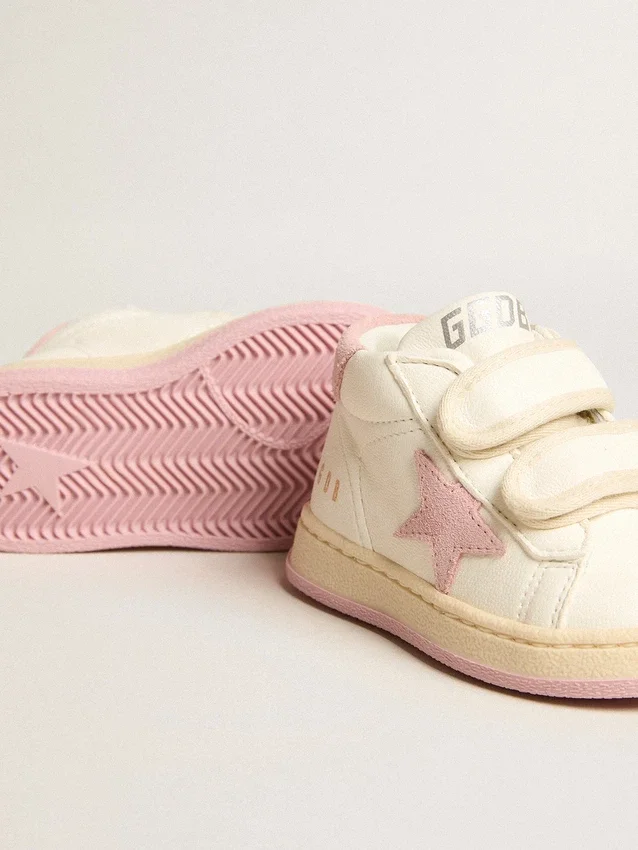 June Junior en piel napa con estrella y lengüeta en el talón de gamuza rosa antiguo