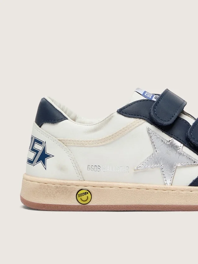 Zapatillas Young Ball Star en cuero blanco con estrella de cuero plateado metalizado e inserciones de cuero azul oscuro