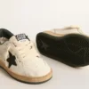Junior Ball Star en cuero blanco con estrella de gamuza verde