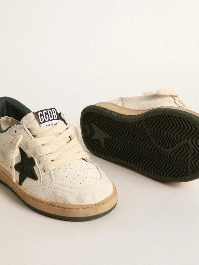 Junior Ball Star en cuero blanco con estrella de gamuza verde
